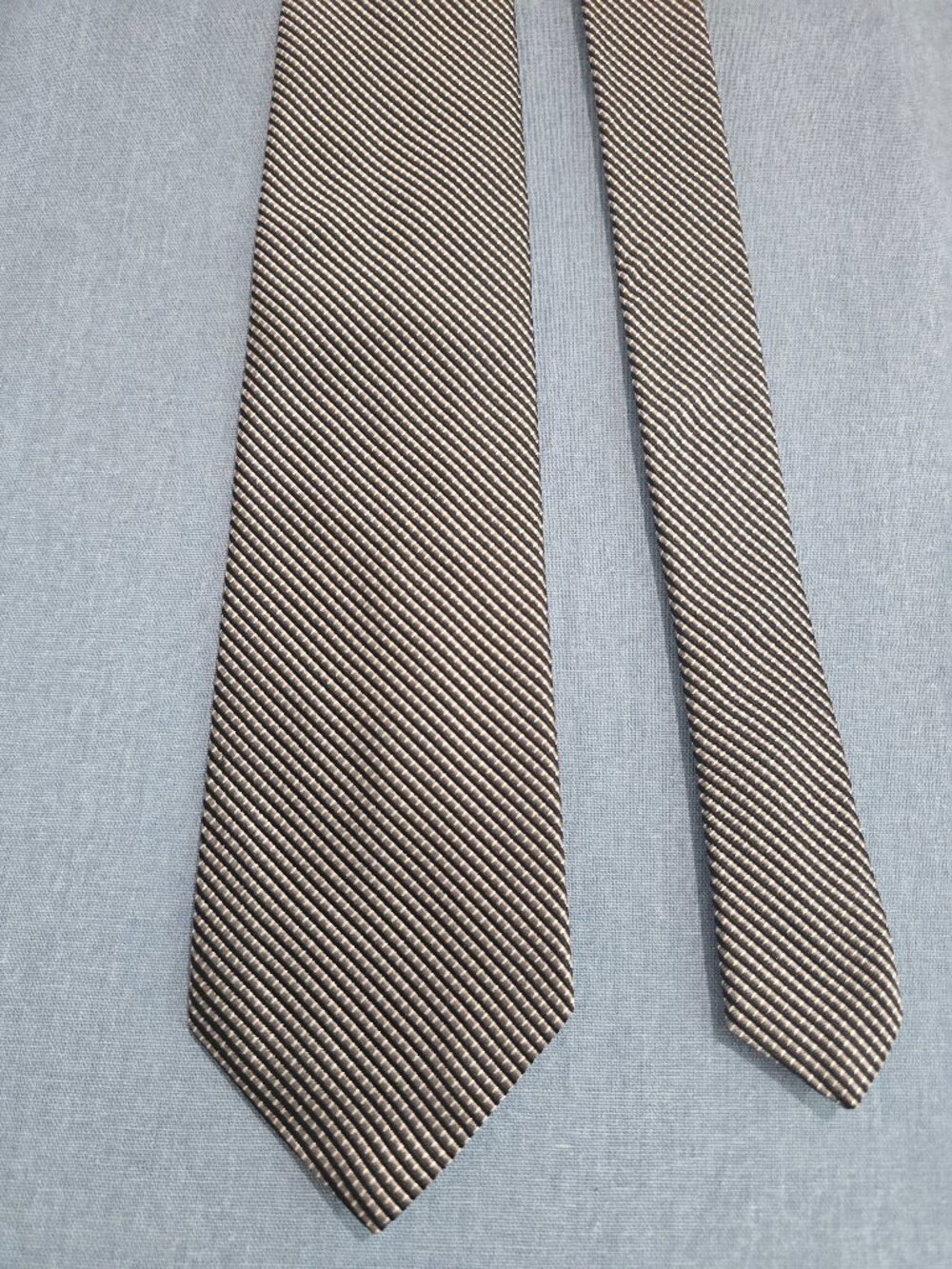 Brooks Brothers Silk Gray Stripe Men's neck tie